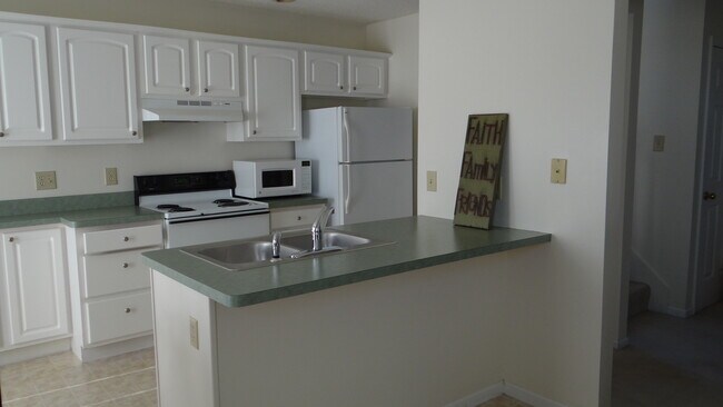 Foto del edificio - 931 Jasmine Dr