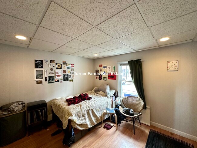 Building Photo - 102 Buttonwood St