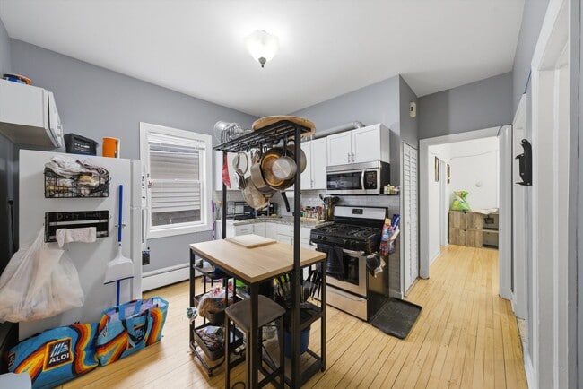 Foto del edificio - 3730 N Troy St