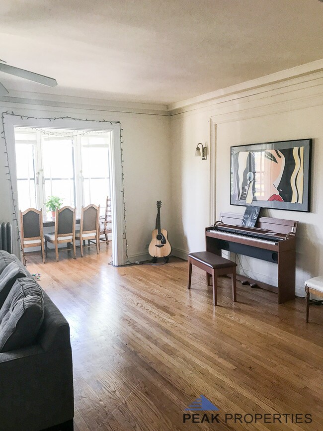 Foto del edificio - 1125 Davis St./ 1603-11 Ridge Ave.