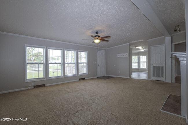 Building Photo - 232 Castlebury Ln