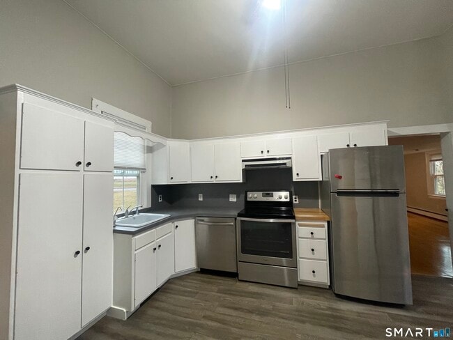 Building Photo - 9 Hicksville Rd