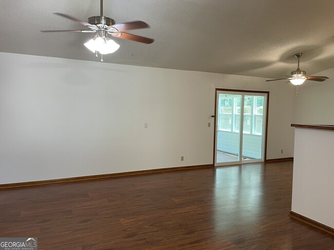 Building Photo - 140 Green Acre Cir N