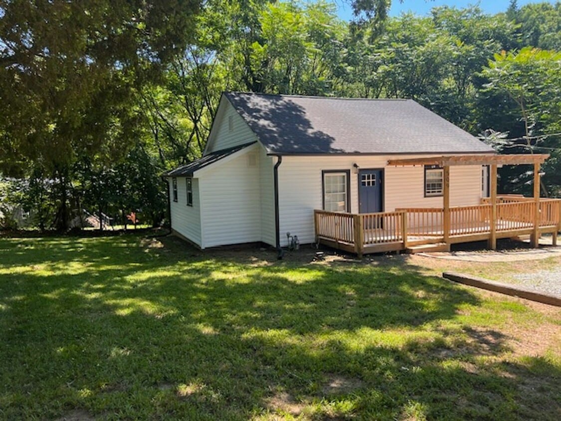 Charming Hillsborough Ranch! - Charming Hillsborough Ranch!