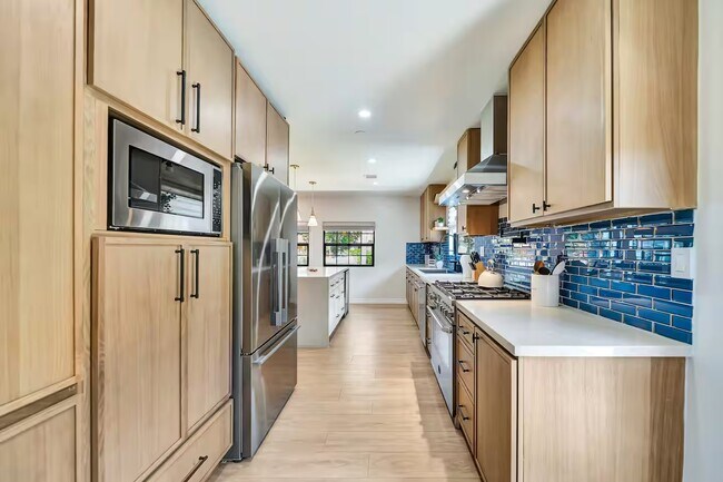 Foto del edificio - 4244 Brunswick Ave