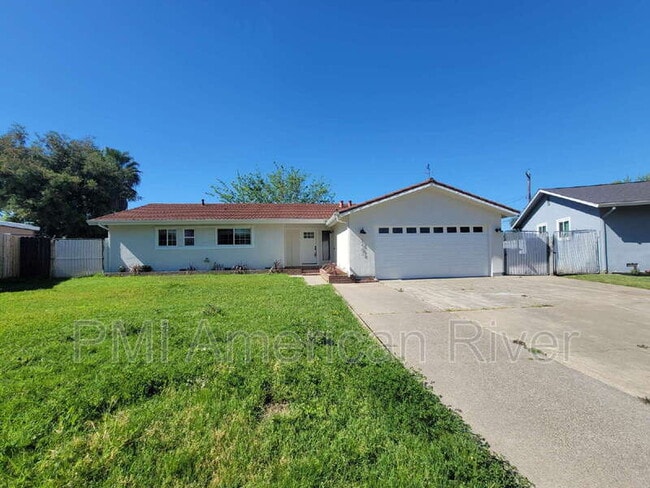 Building Photo - 2462 Town Cir