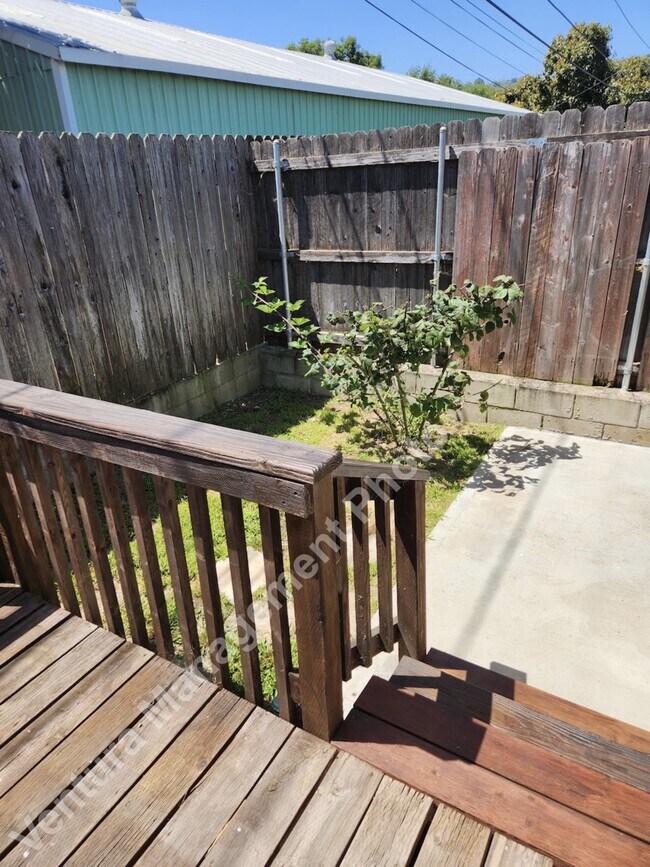 Building Photo - 136 Bard Ln