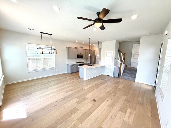 Building Photo - **APPLICATION RECEIVED** **MOVE IN SPECIAL** 2-Story 3 Bedroom / 2.5 Bath Home In Gated Community!