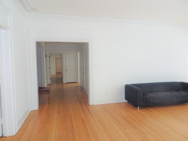 Foto del edificio - 1356 E Hyde Park Blvd