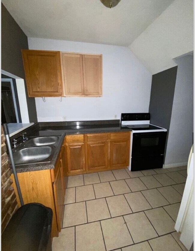 Foto del edificio - 2BD/1BA Upper Level Duplex