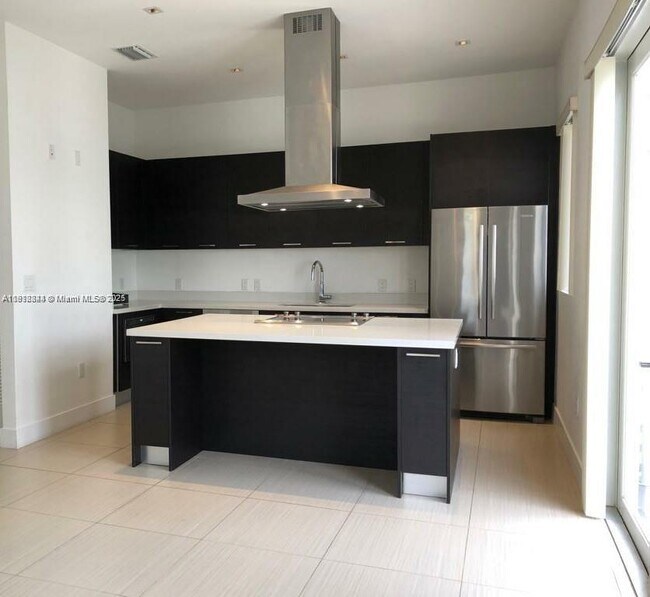 Foto del edificio - 9131 NW 33rd St