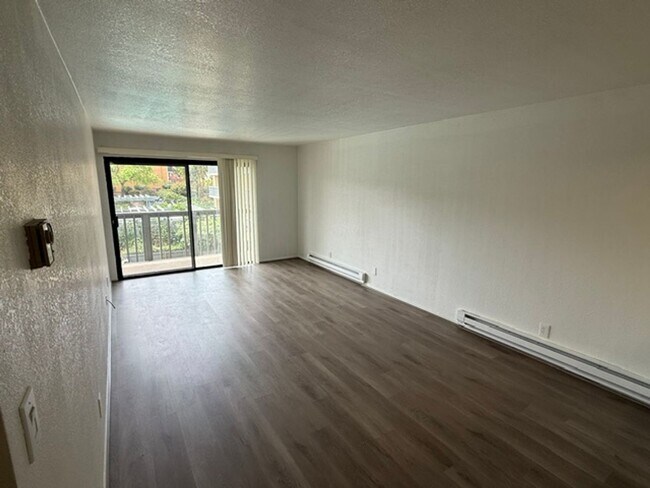 Foto del edificio - 1-bedroom San Pablo Apartment in Gated Community