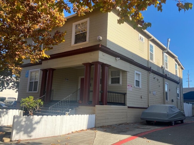 Building Photo - 600 S 9th St