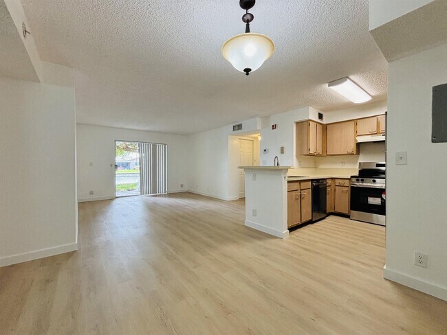 Building Photo - 7630 Westwood Dr
