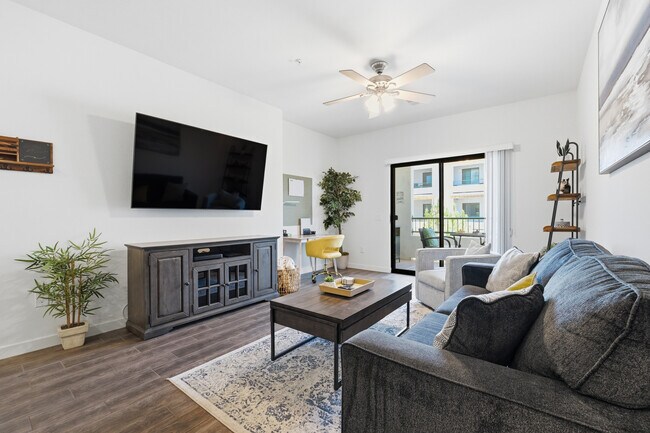 Apartamento totalmente amueblado con comodidades de estilo resort. - 2511 W Queen Creek Rd