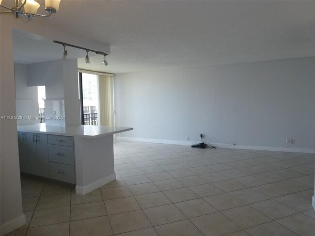 Foto del edificio - 17021 N Bay Rd