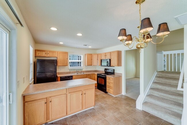 Foto del edificio - COMING SOON! Spacious 3BR Townhome with Lo...