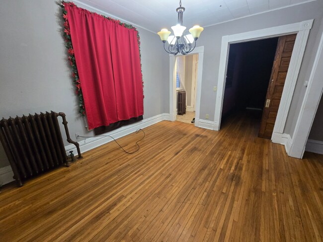 Foto del edificio - 994 Reaney Ave E