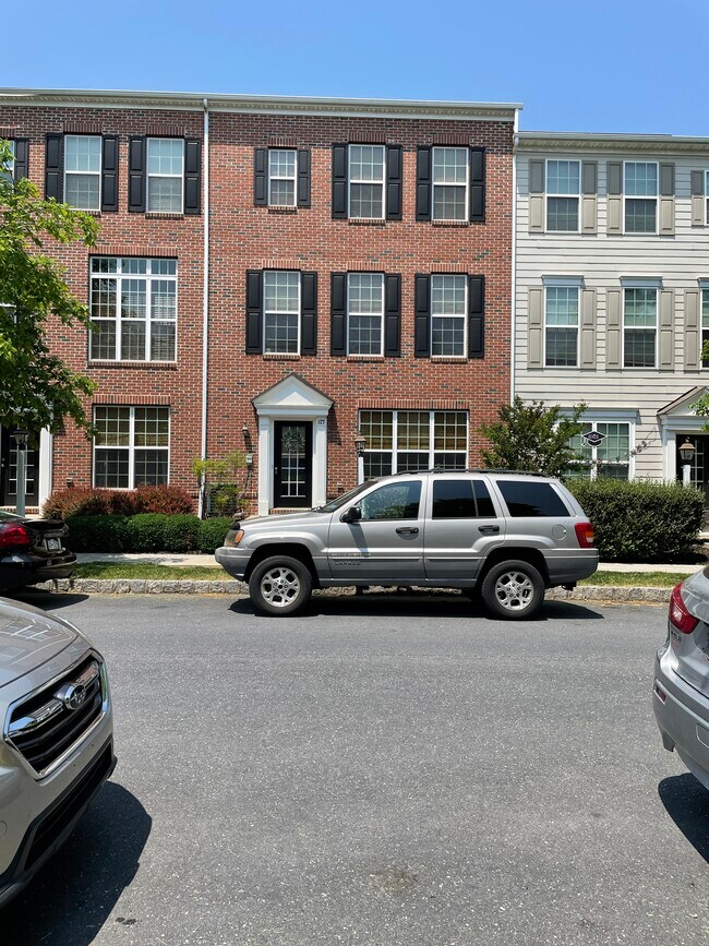 Foto del edificio - 127 Summer Ln