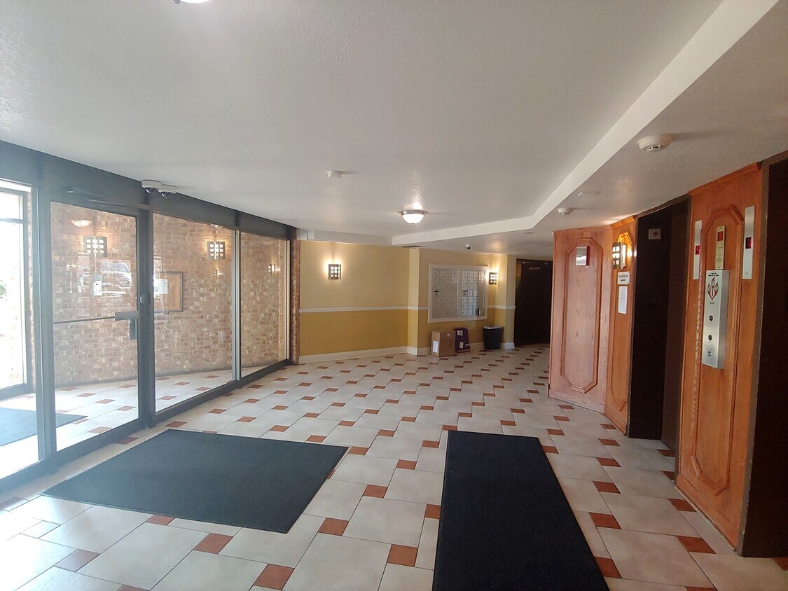 Foto principal - 5348 N Cumberland Ave