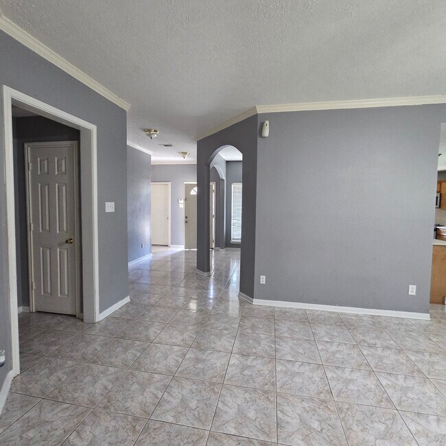 Foto del edificio - 9907 Golden Glen Dr