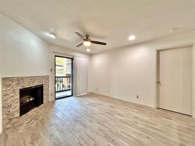 Building Photo - 8888 Tallwood Dr