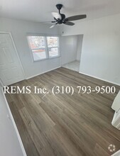 Building Photo - 911 Manhattan Ave