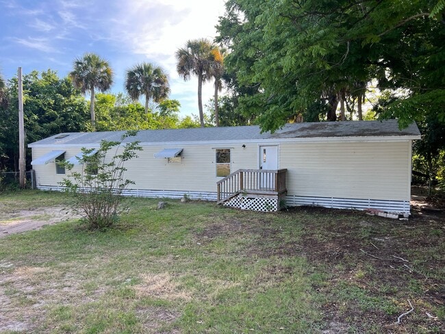 Building Photo - 3931 W Ridgewood Dr