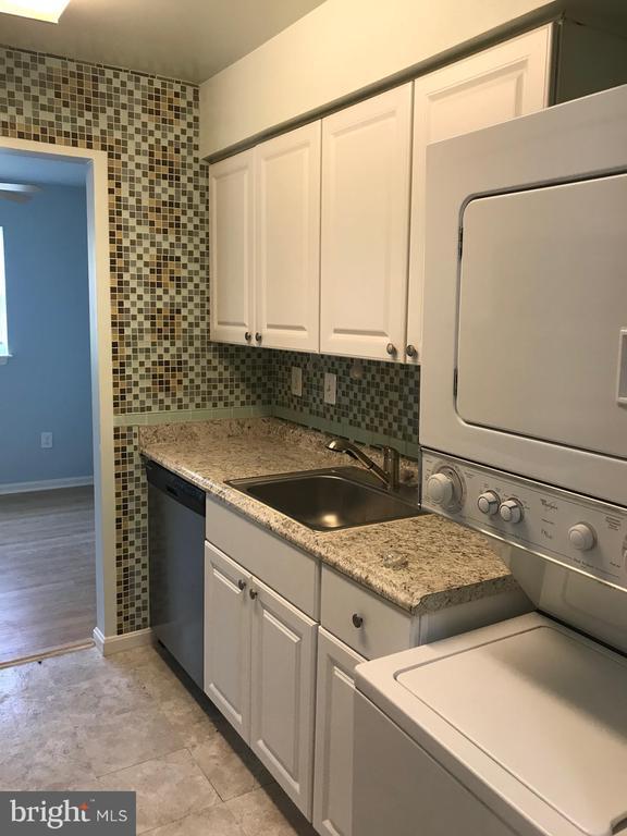 Foto del edificio - 8591 Falls Run Rd