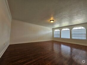 Building Photo - 1823 Valley View Dr