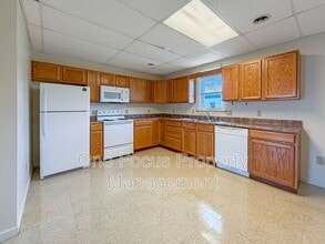 Building Photo - 212 3rd Ave