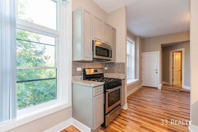Building Photo - Spacious, rehabbed one bed apartment in Li...