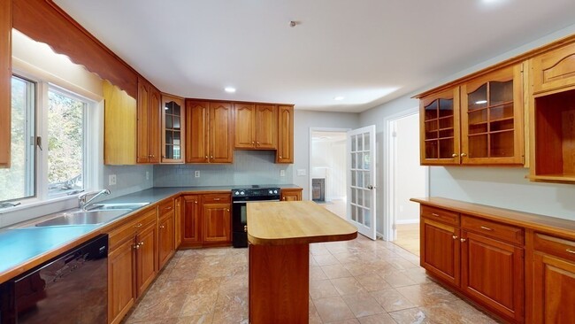 Building Photo - 240 Belknap Rd