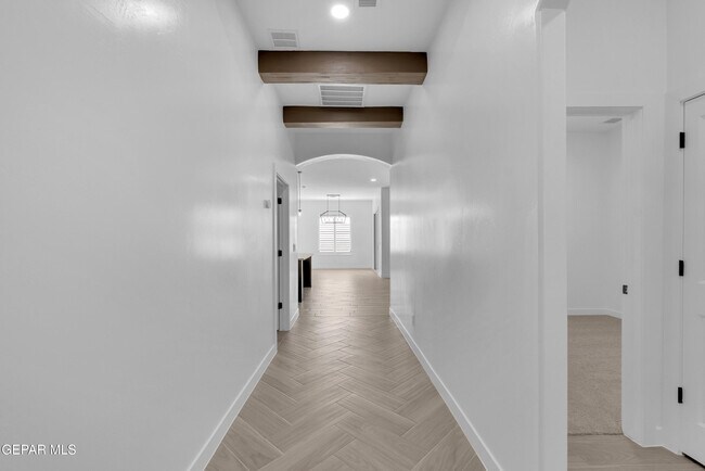 Foto del edificio - 15148 Destination