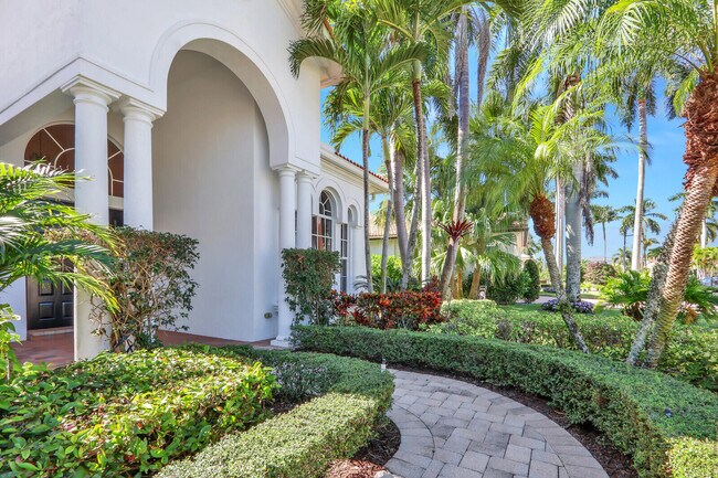 Building Photo - 528 Les Jardin Dr