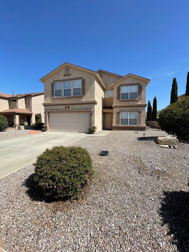 Foto principal - Great 5 Bedroom/2.5 Bathroom off Porter Dr.