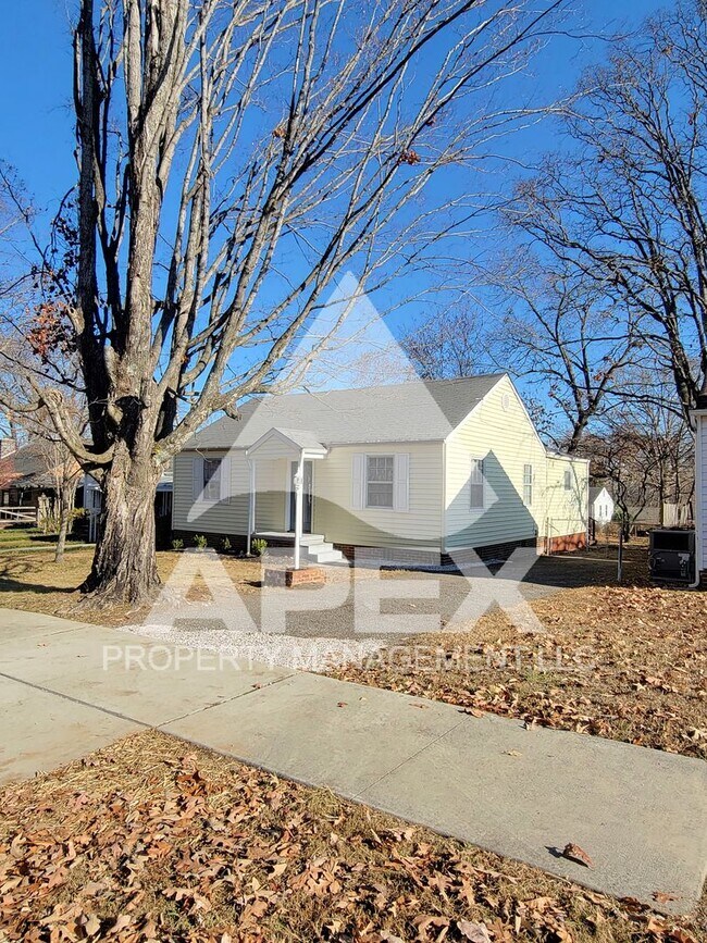 Building Photo - Charming 3 Bd - 2 Ba Renovated Home in Nor...