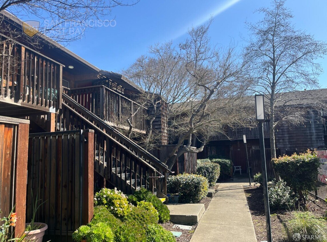 Foto principal - 2450 Walters Way