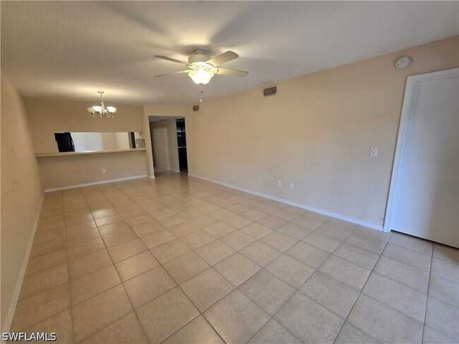 Foto del edificio - 5750 Woodmere Lake Cir