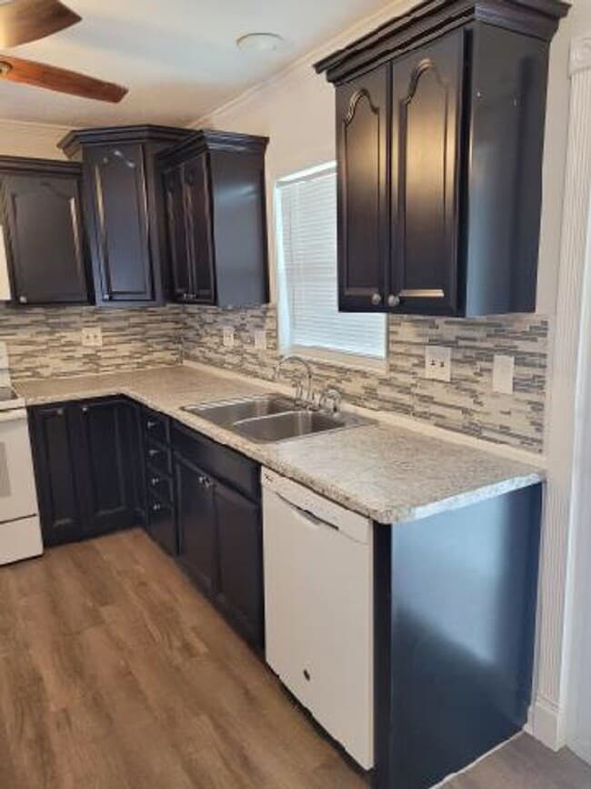 Building Photo - 3 Bedroom 2 Bath Camanche IA 815-275-3632