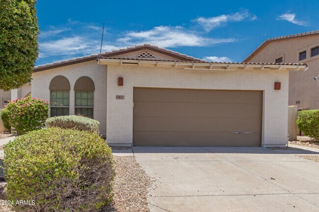 Building Photo - Awesome 4 bedroom home