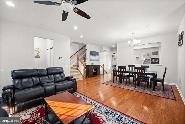 Foto del edificio - 1738 Beacon Ln