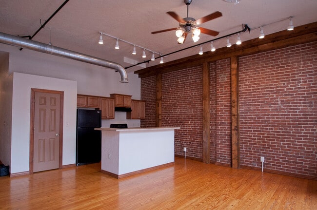 Stove Works 106,206 - Artifacts Warehouse Lofts