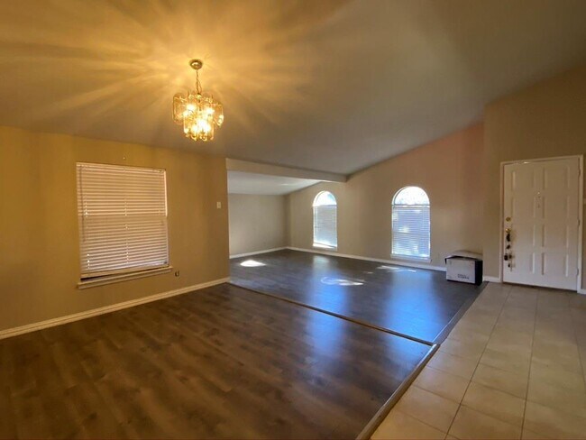 Building Photo - 1001 Mossvine Dr