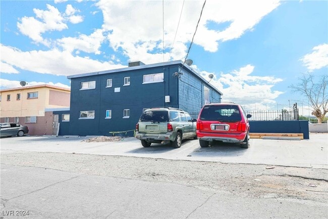 Building Photo - 2913 Stewart Ave