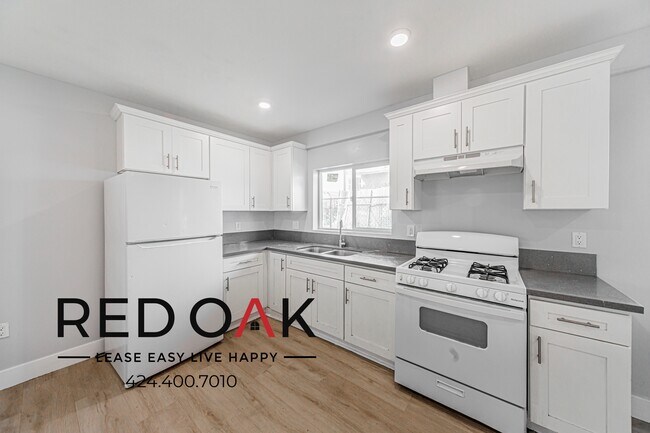 Building Photo - 923-924 W 75th St