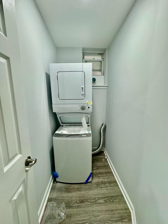 Photo - 3011 W Girard Ave Apartment