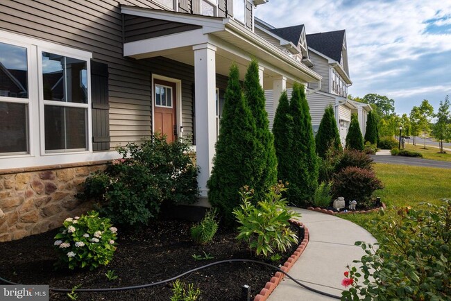 Building Photo - 109 Grayhawk Way S