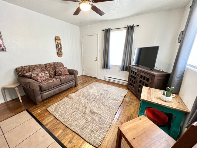 Foto del edificio - 5400 Marble Ave NE