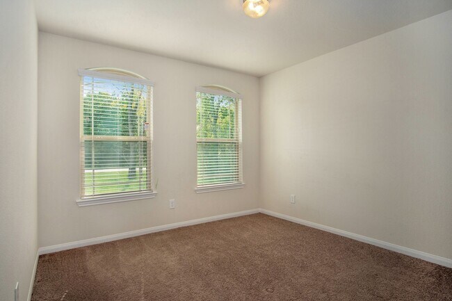 Foto del edificio - 13006 Lazy Ln
